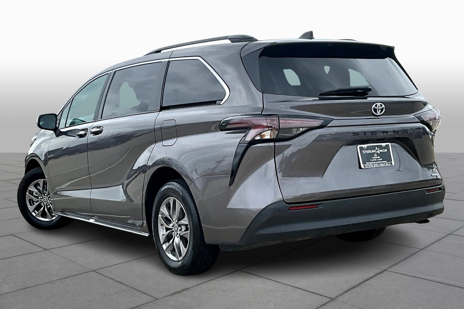 Sienna XLE 8-Passenger