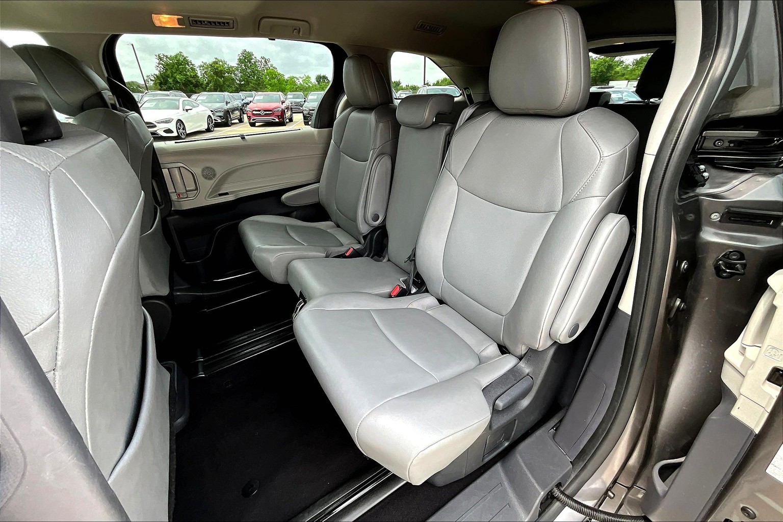 Sienna XLE 8-Passenger