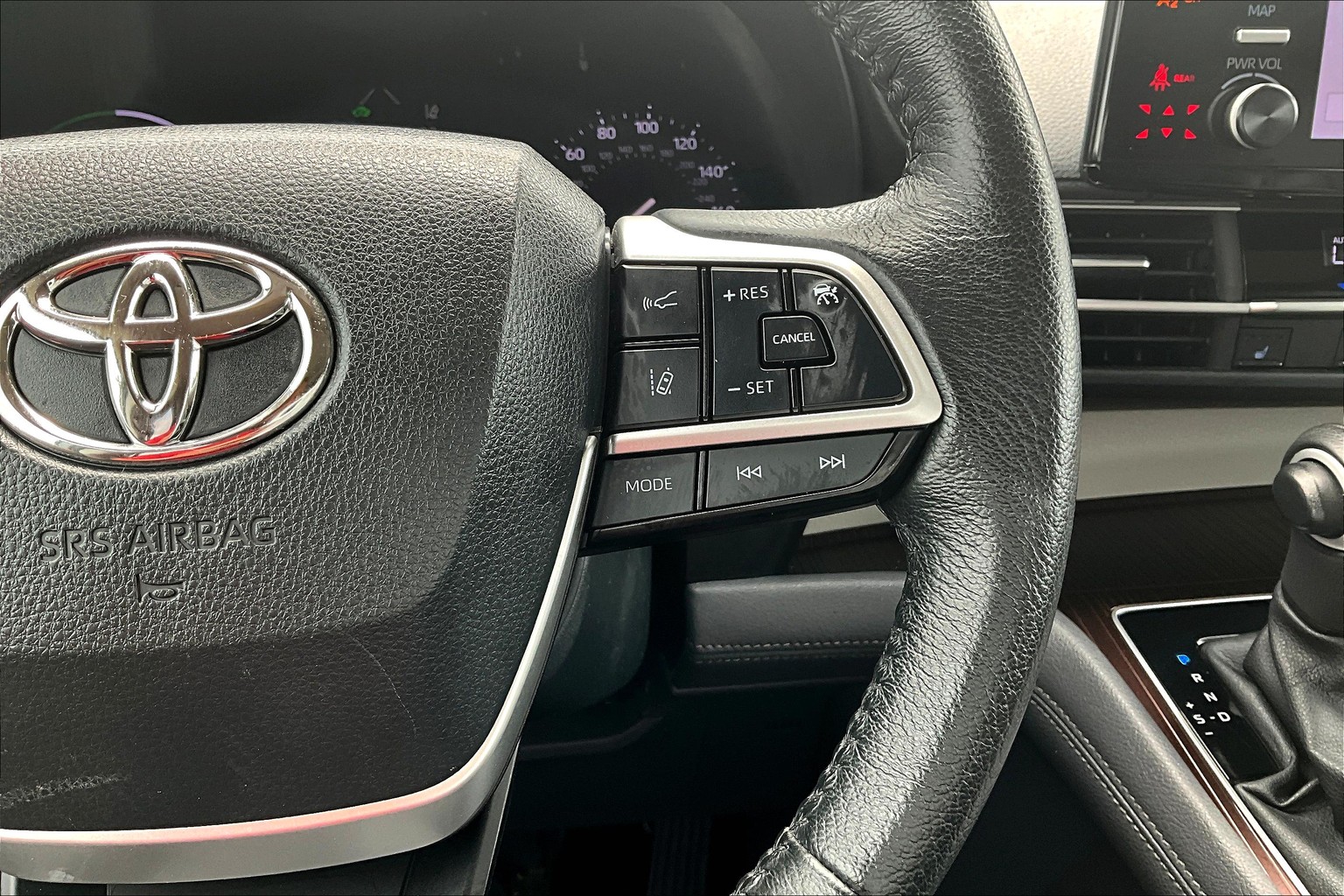 Sienna XLE 8-Passenger