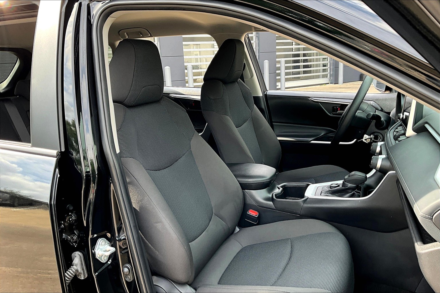 RAV4 Hybrid LE