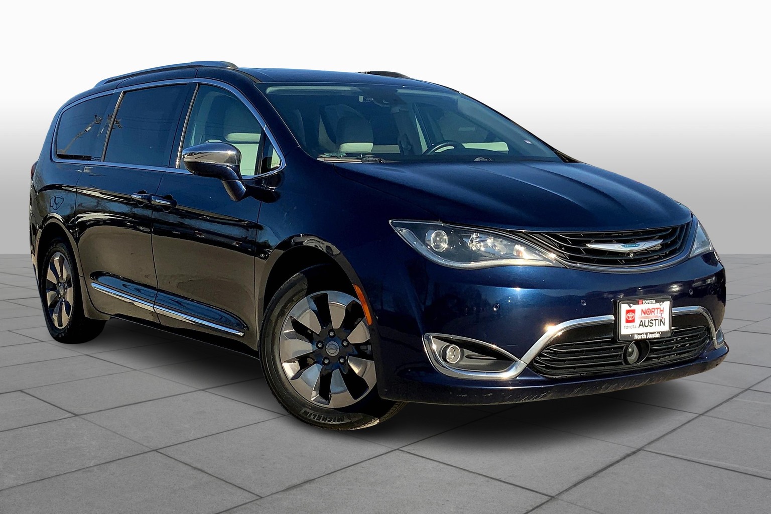 Used 2017 Chrysler Pacifica Hybrid Platinum with VIN 2C4RC1N77HR677140 for sale in Austin, TX