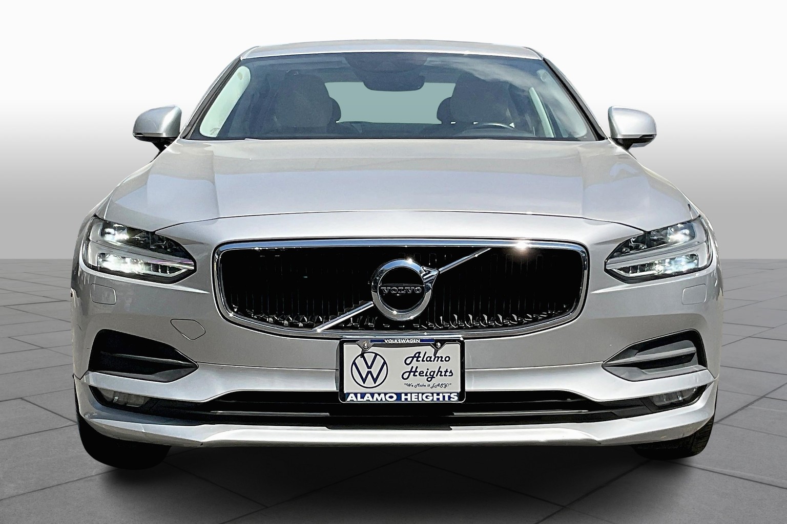 Used 2018 Volvo S90 Momentum with VIN LVY982AK3JP023124 for sale in San Antonio, TX