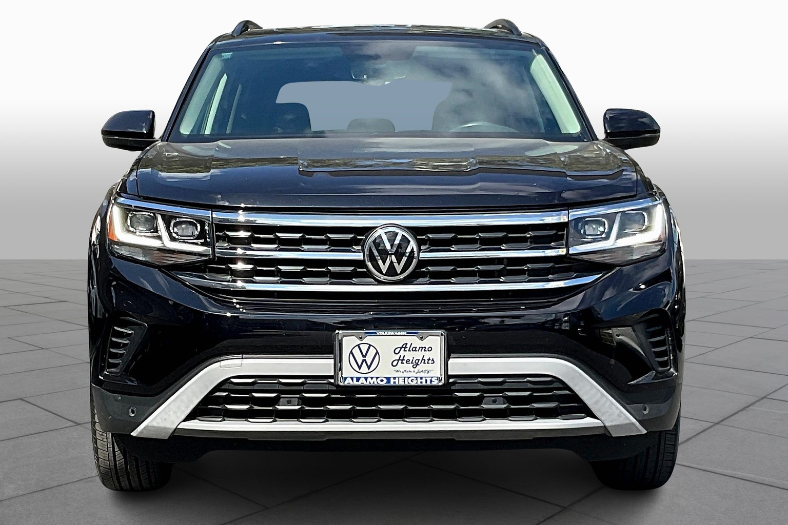 Used 2021 Volkswagen Atlas SE w/Tech with VIN 1V2JR2CA7MC508415 for sale in San Antonio, TX