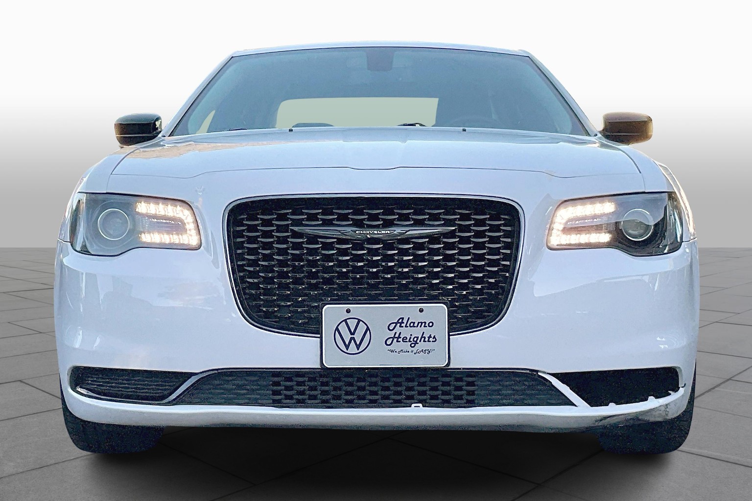 Used 2022 Chrysler 300 Touring with VIN 2C3CCAAG1NH131144 for sale in San Antonio, TX