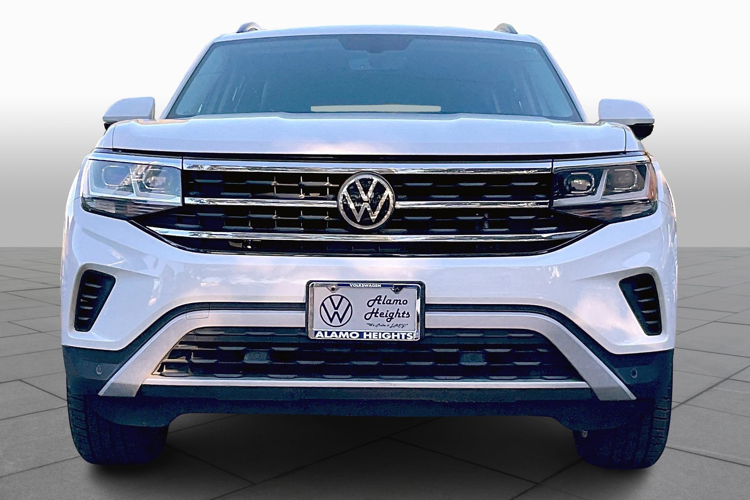 Used 2021 Volkswagen Atlas SE w/Tech with VIN 1V2HR2CA8MC516473 for sale in San Antonio, TX