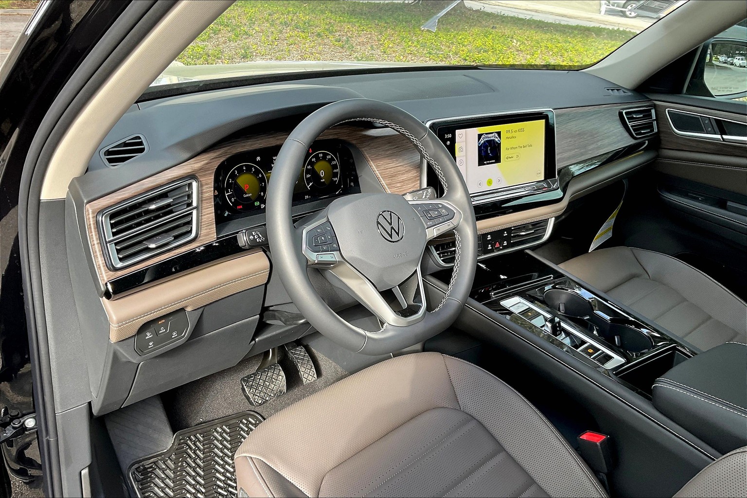 New 2024 Volkswagen Atlas 2.0T SEL Sport Utility in San Antonio