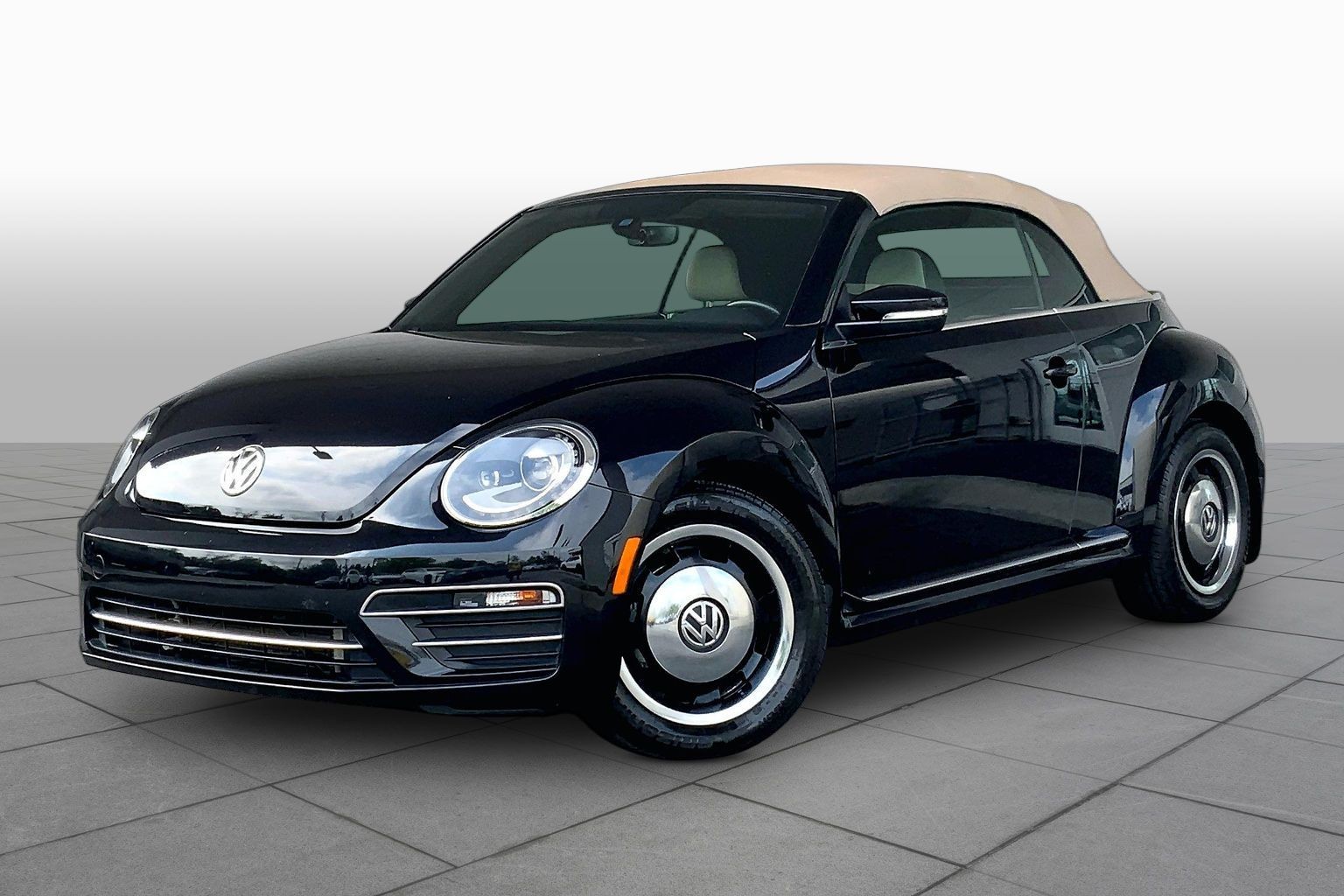 2018 Volkswagen Beetle 2.0T Coast Convertible Auto's photo