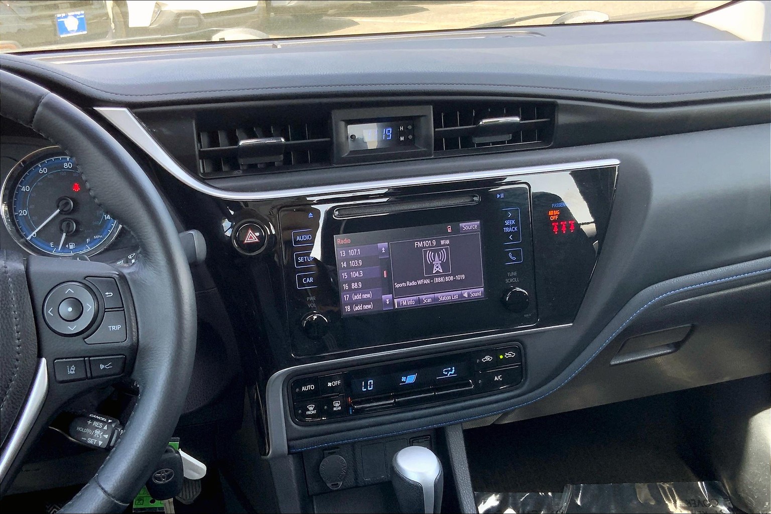 Corolla SE