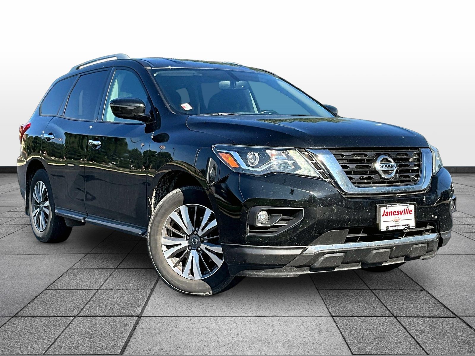 2018 Nissan Pathfinder SV