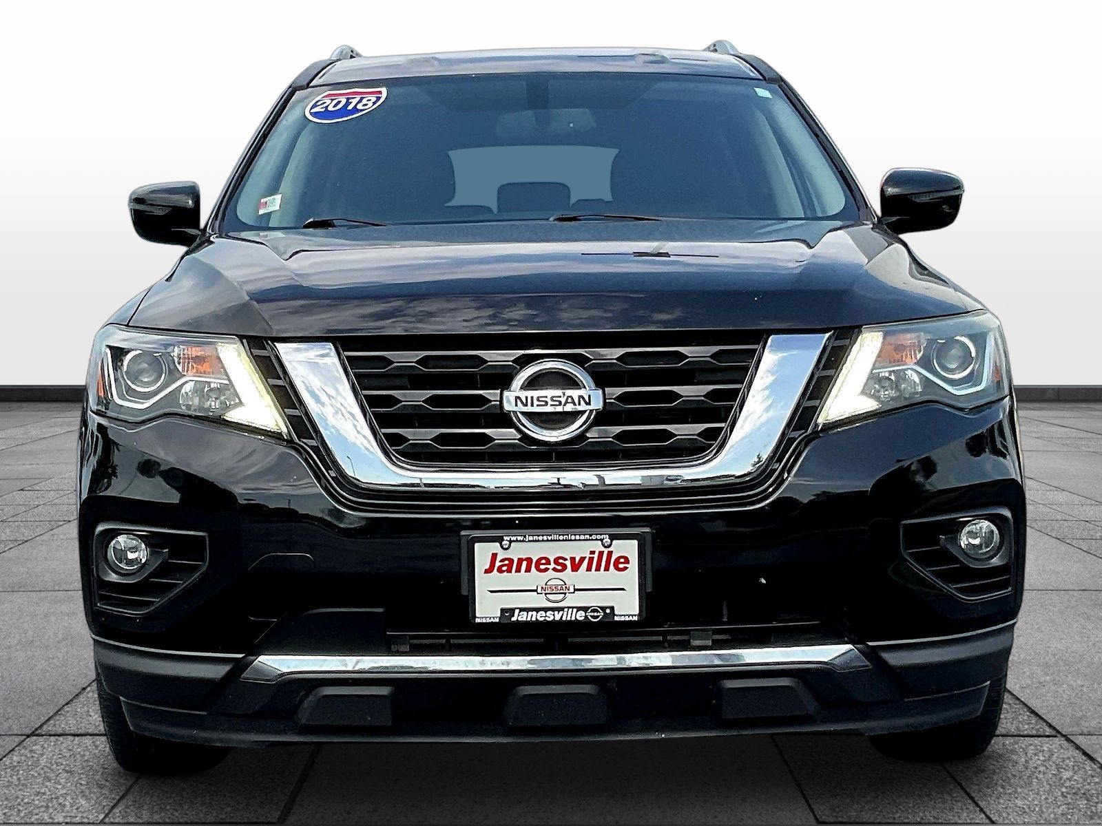 Used 2018 Nissan Pathfinder SV with VIN 5N1DR2MM0JC666111 for sale in Janesville, WI