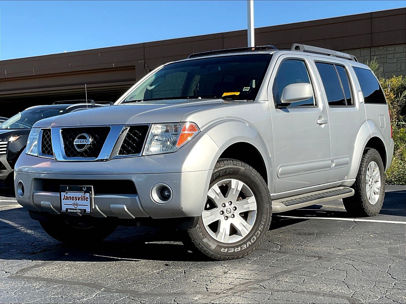 Used 2006 Nissan Pathfinder LE with VIN 5N1AR18W96C663014 for sale in Janesville, WI