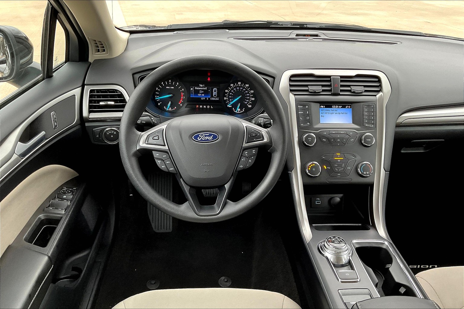 https://photos.dealerimagepro.com/lib/midwest-kia-2936/12.08.2023/USED/%28Ford%20-%20Fusion%293FA6P0G72LR215530/3FA6P0G72LR215530--05.jpg?ver=1702059293