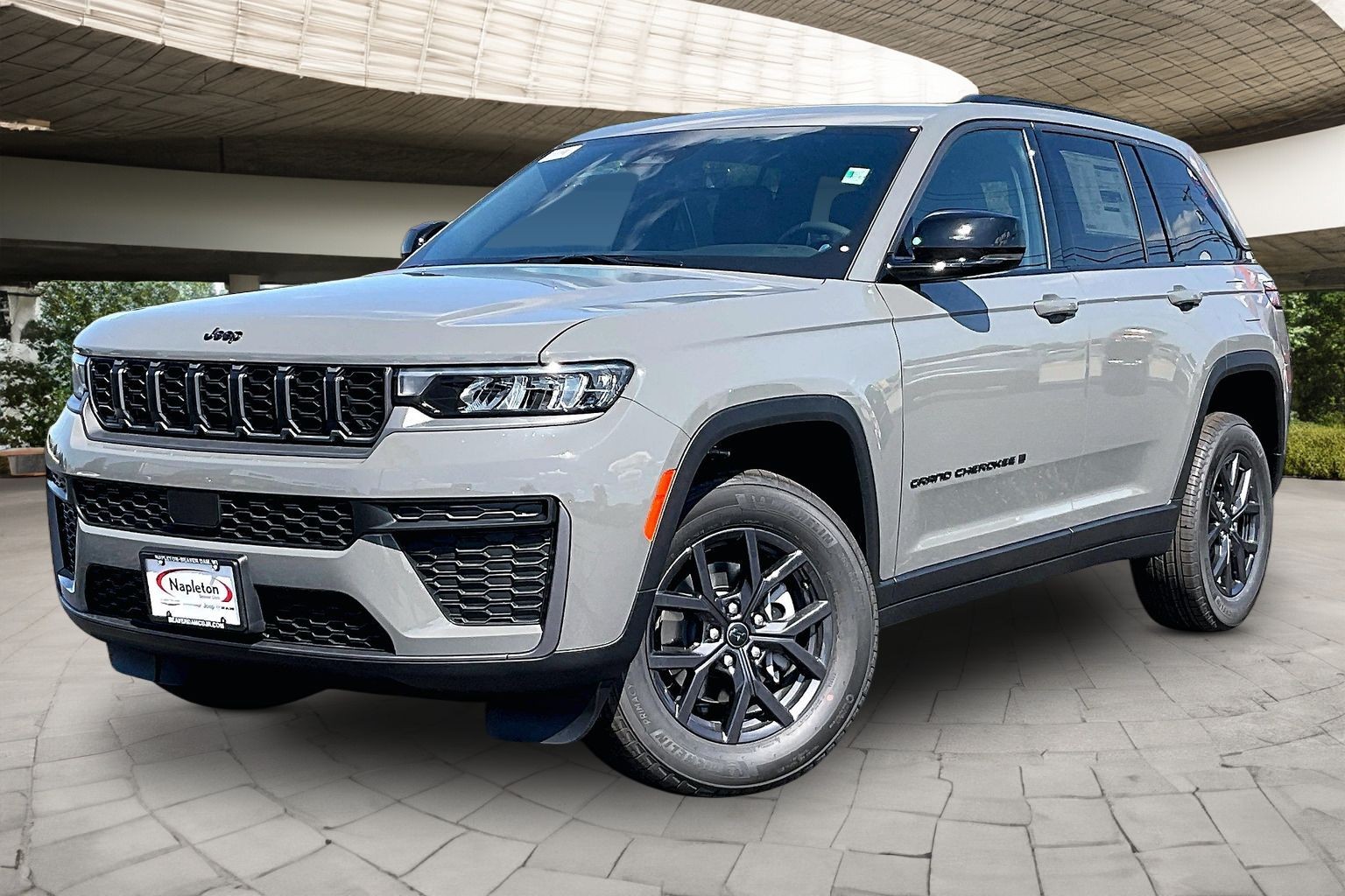 2027 Jeep Grand Cherokee Laredo