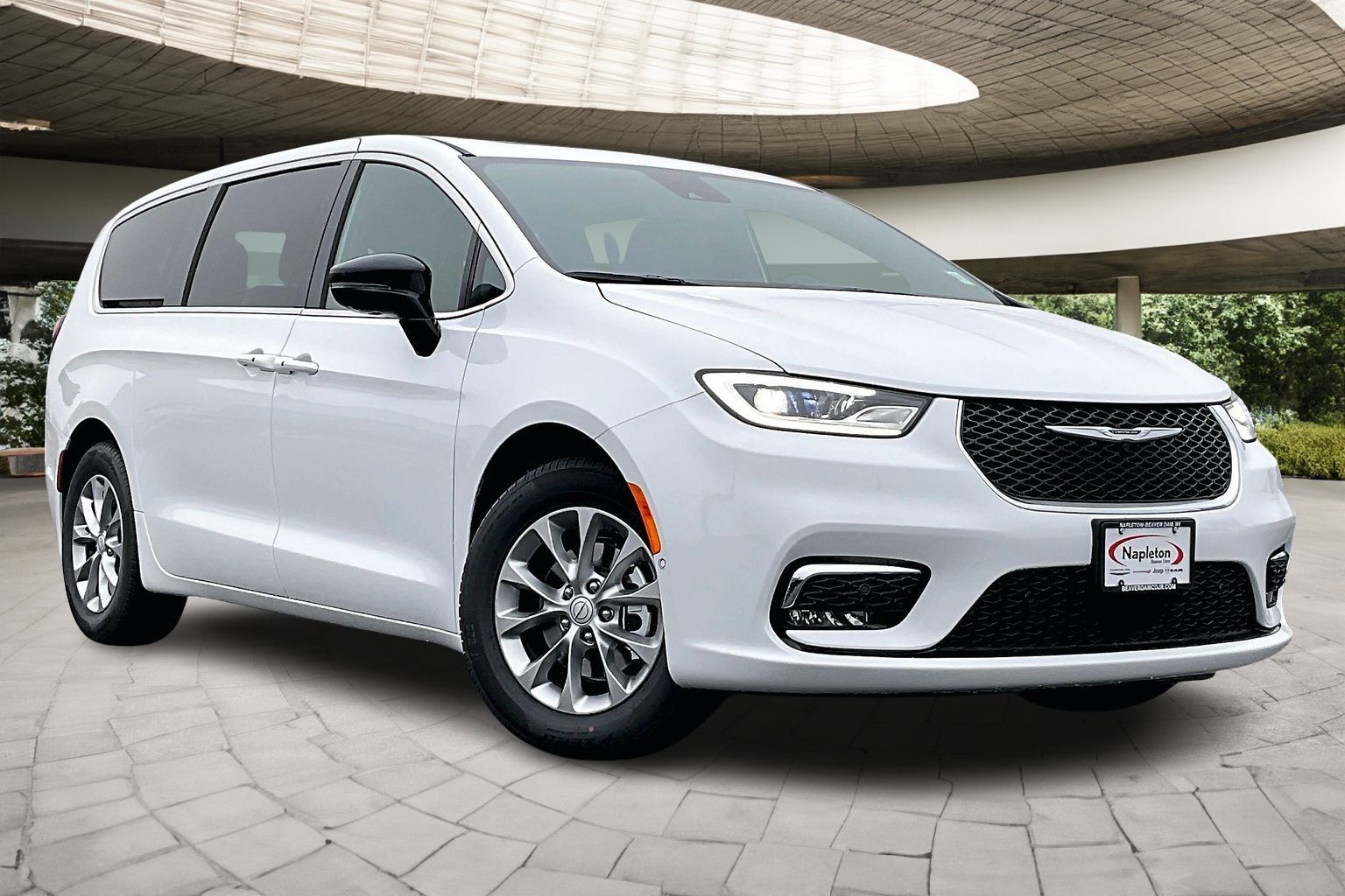 2026 Chrysler Pacifica Limited - Photo 2