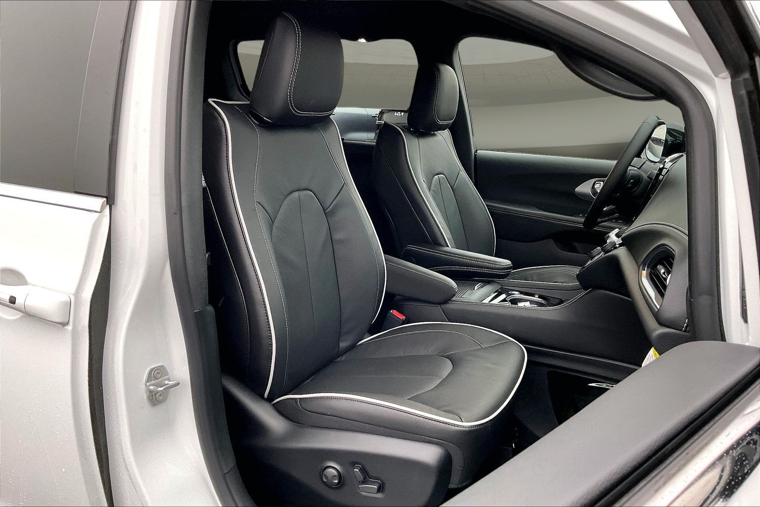 2026 Chrysler Pacifica Limited - Photo 10
