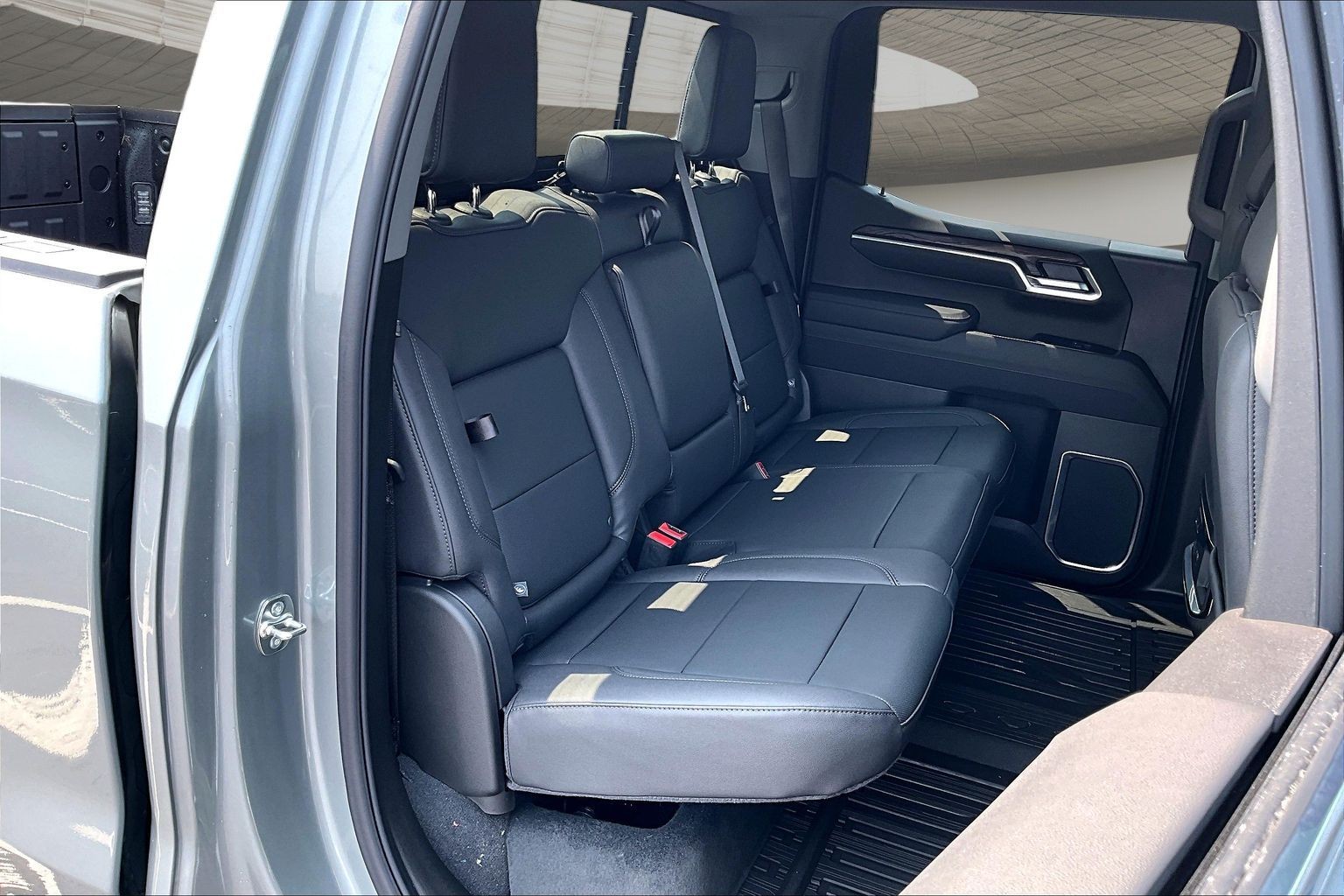 2026 GMC Sierra 1500 SLT - Photo 7