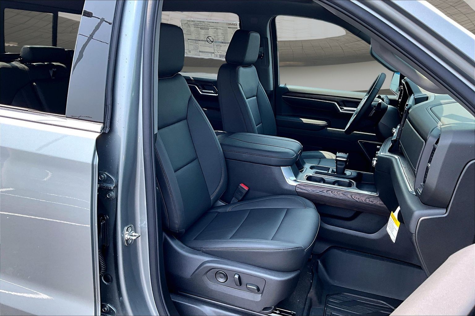 2026 GMC Sierra 1500 SLT - Photo 8
