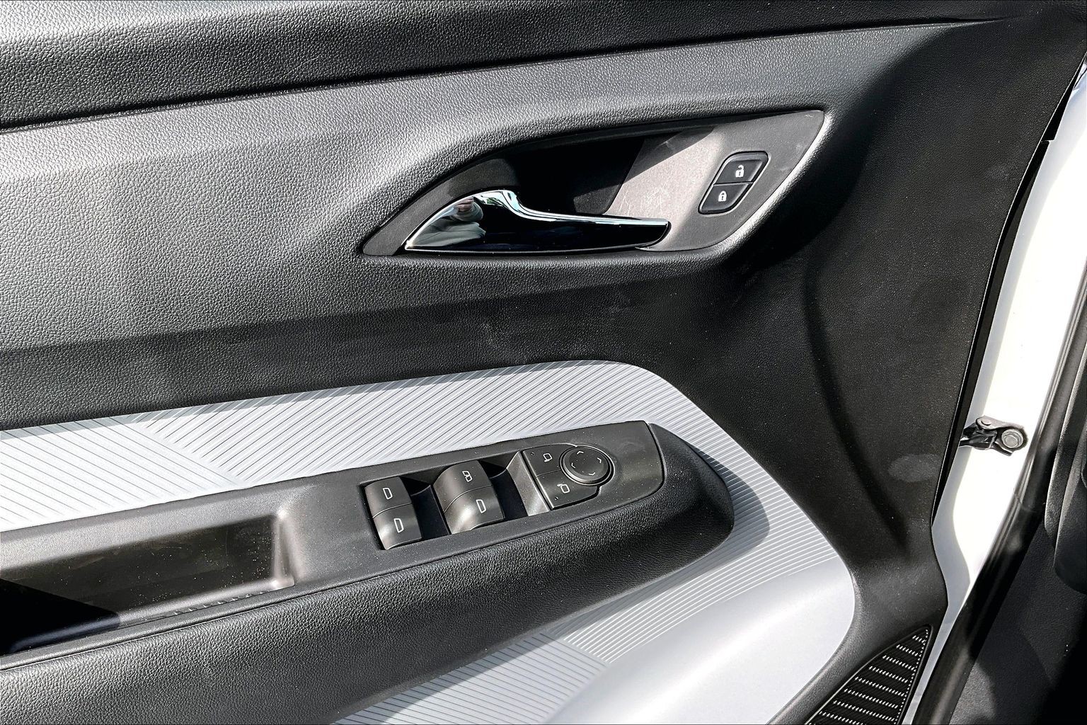 2027 Chevrolet Bolt LT - Photo 16