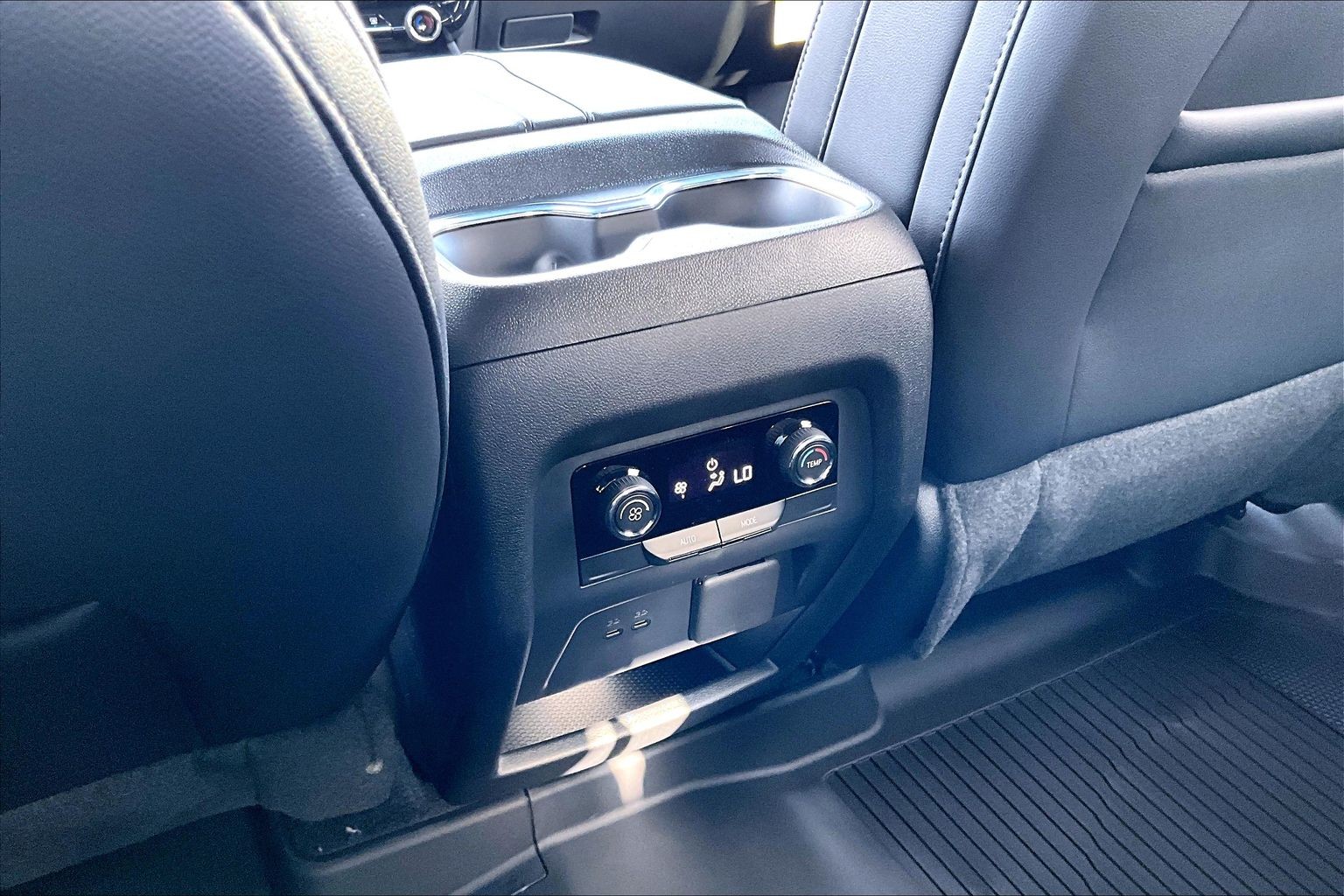2027 Chevrolet Traverse LT - Photo 23