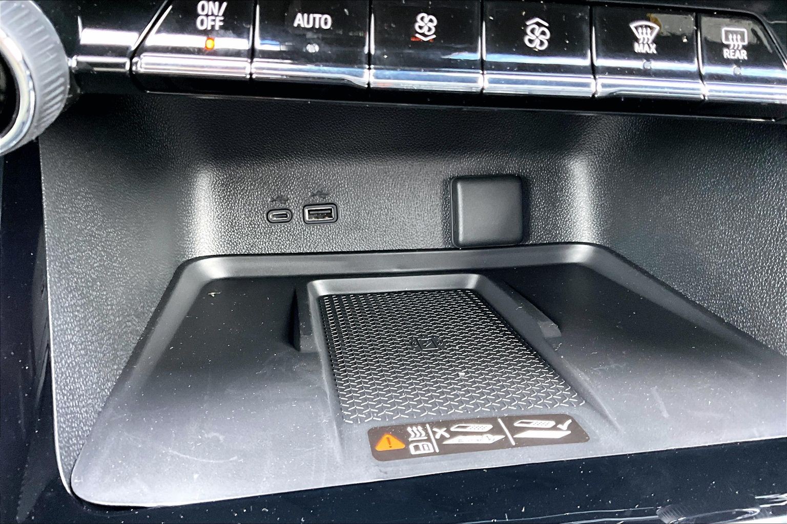 2027 Chevrolet Traverse LT - Photo 28