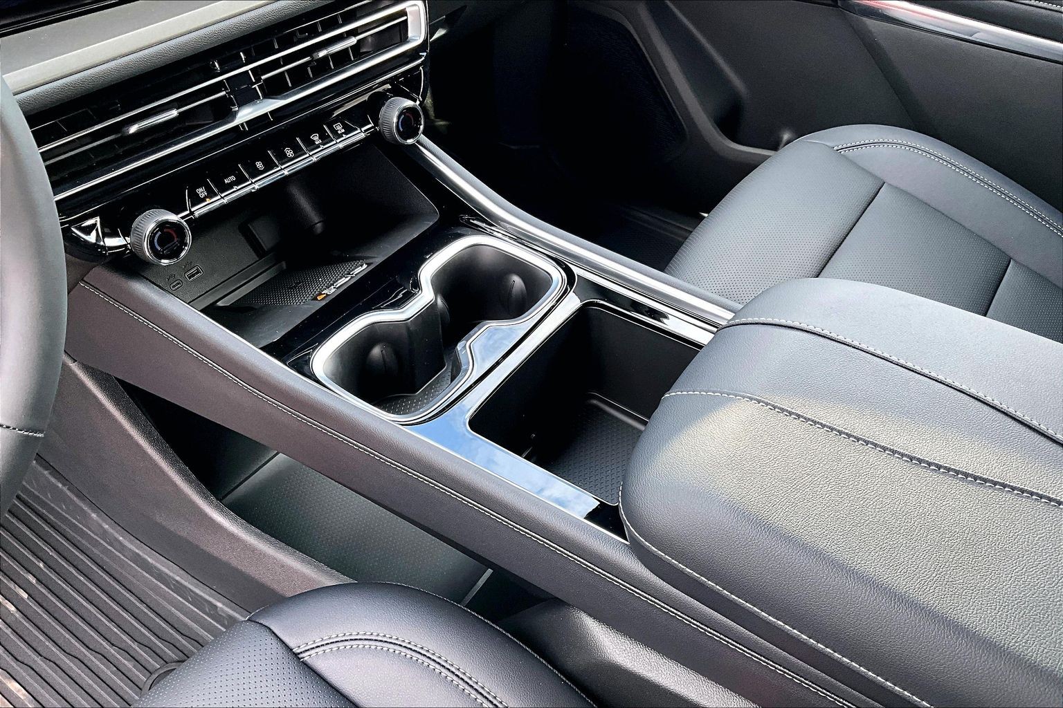2027 Chevrolet Traverse LT - Photo 29