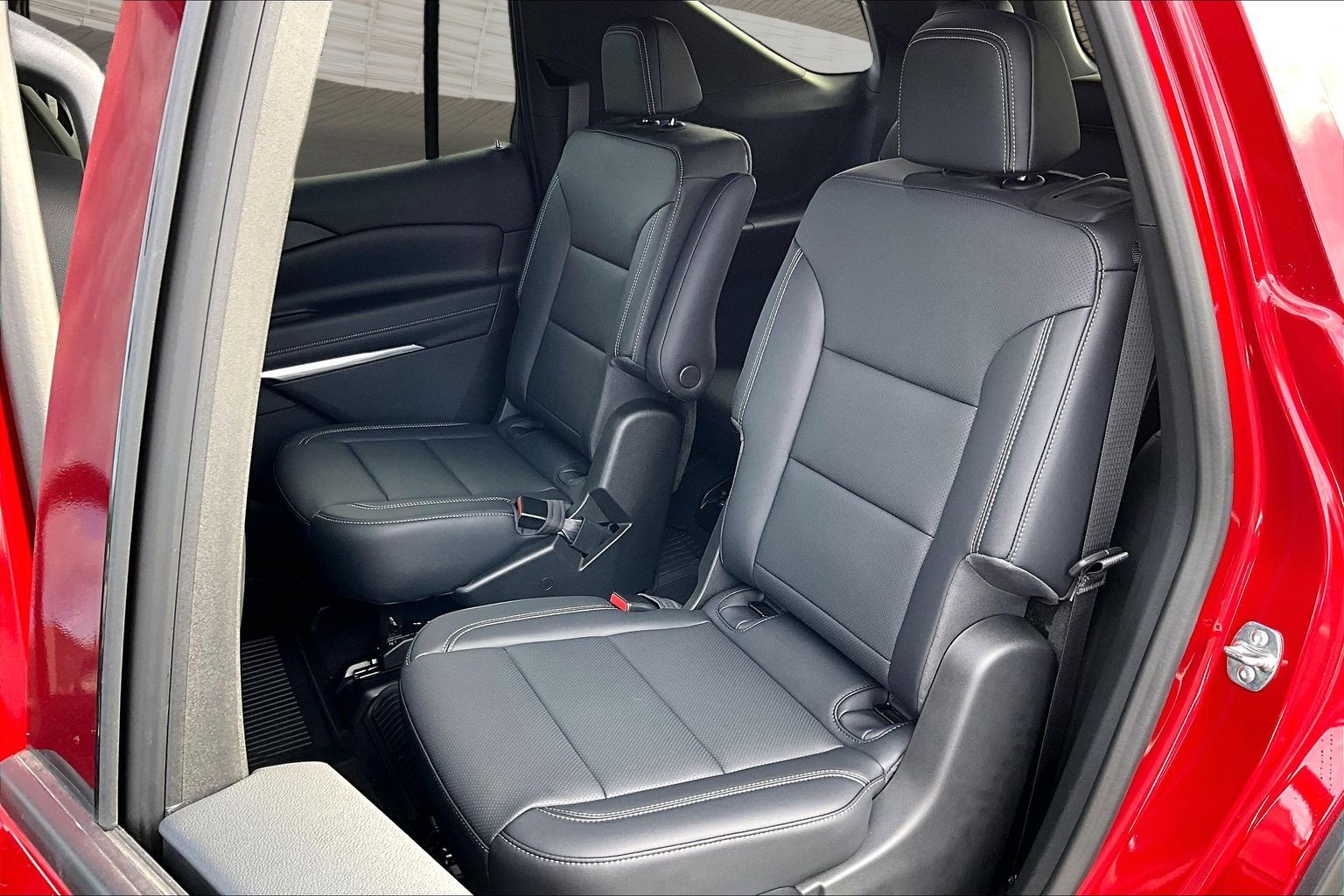 2027 Chevrolet Traverse LT - Photo 31