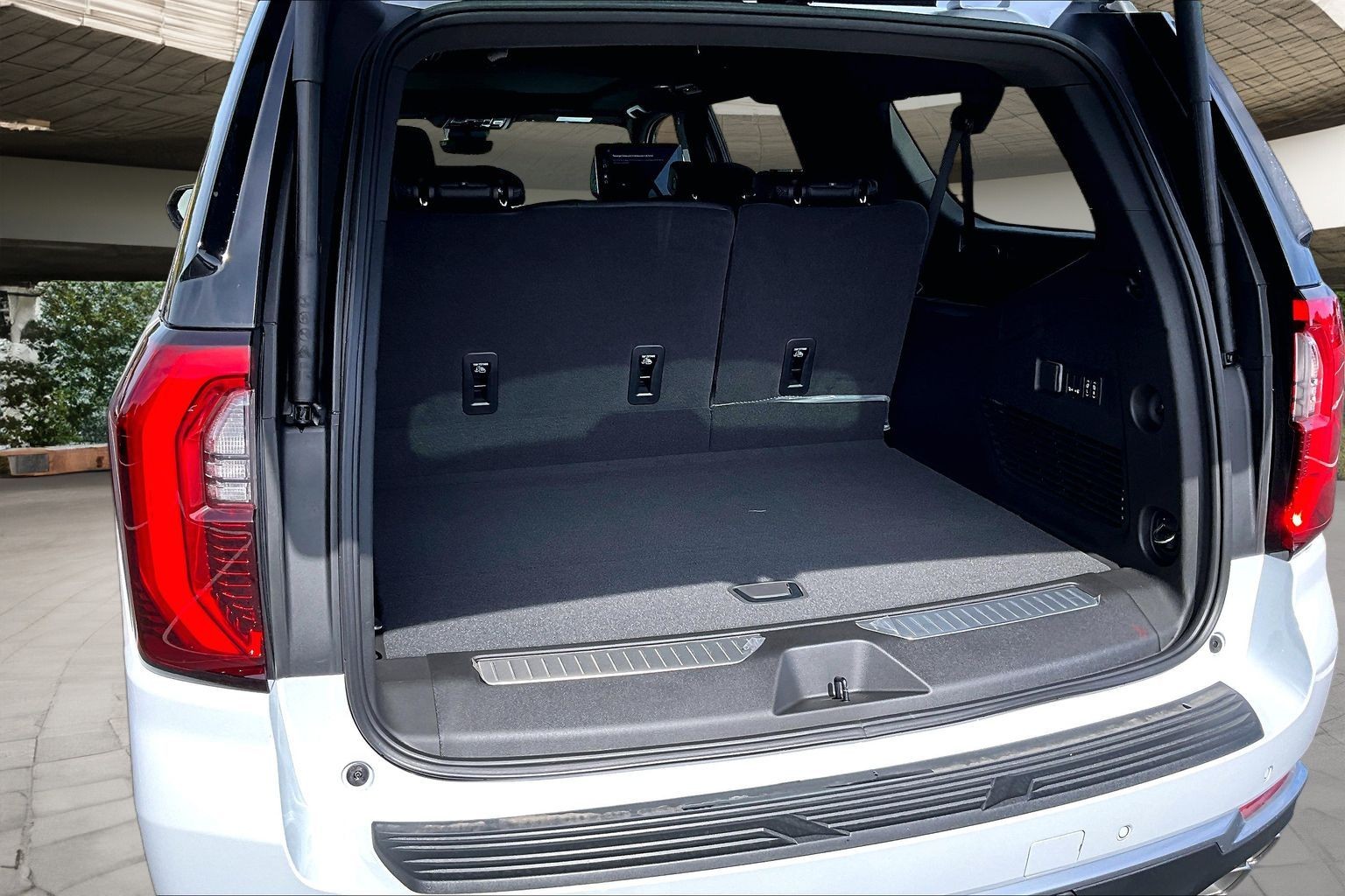 2026 GMC Yukon XL Denali - Photo 5