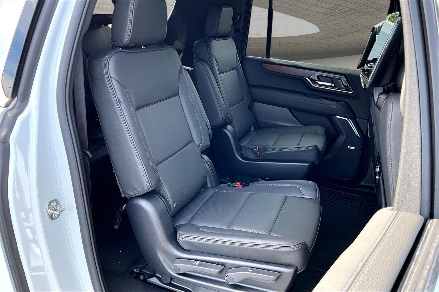 2026 GMC Yukon XL Denali - Photo 11