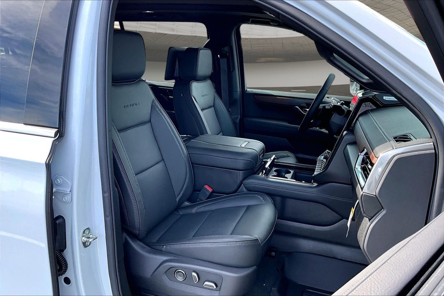2026 GMC Yukon XL Denali - Photo 12