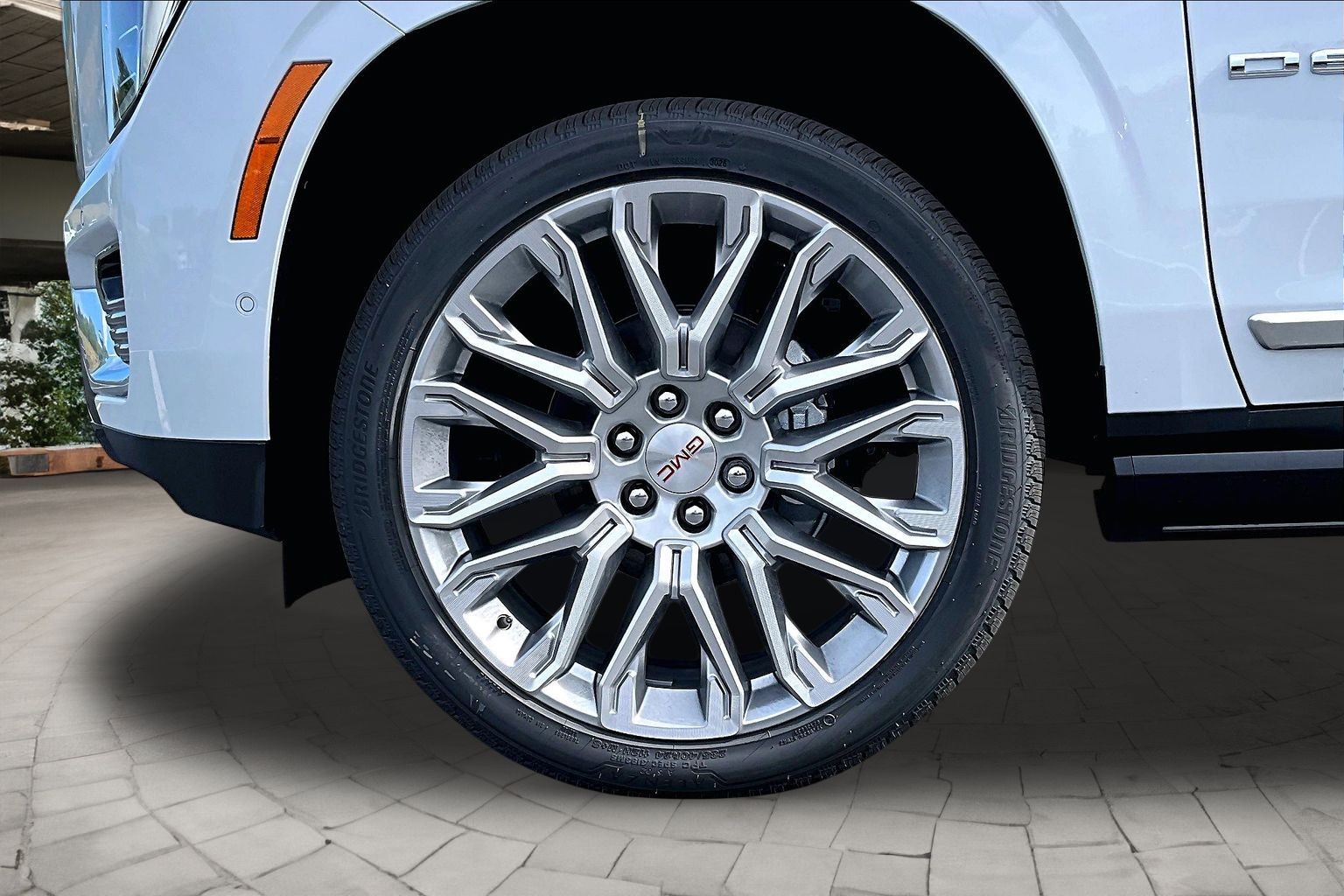 2026 GMC Yukon XL Denali - Photo 15