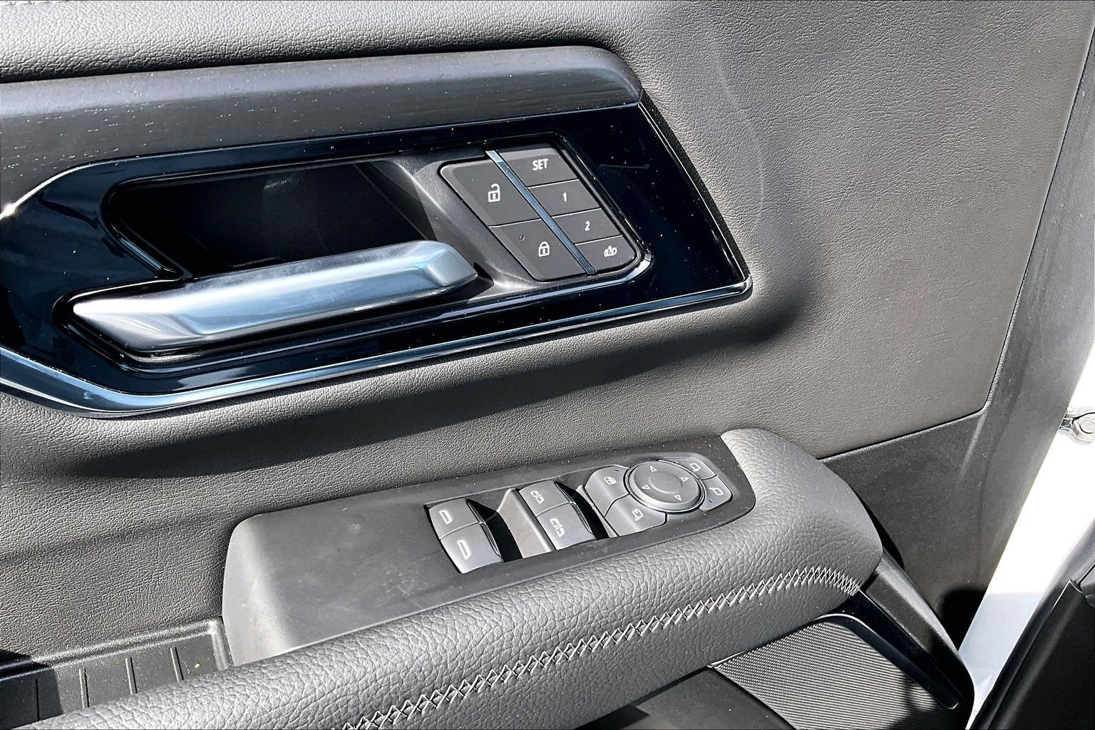 2026 GMC Yukon XL Denali - Photo 18