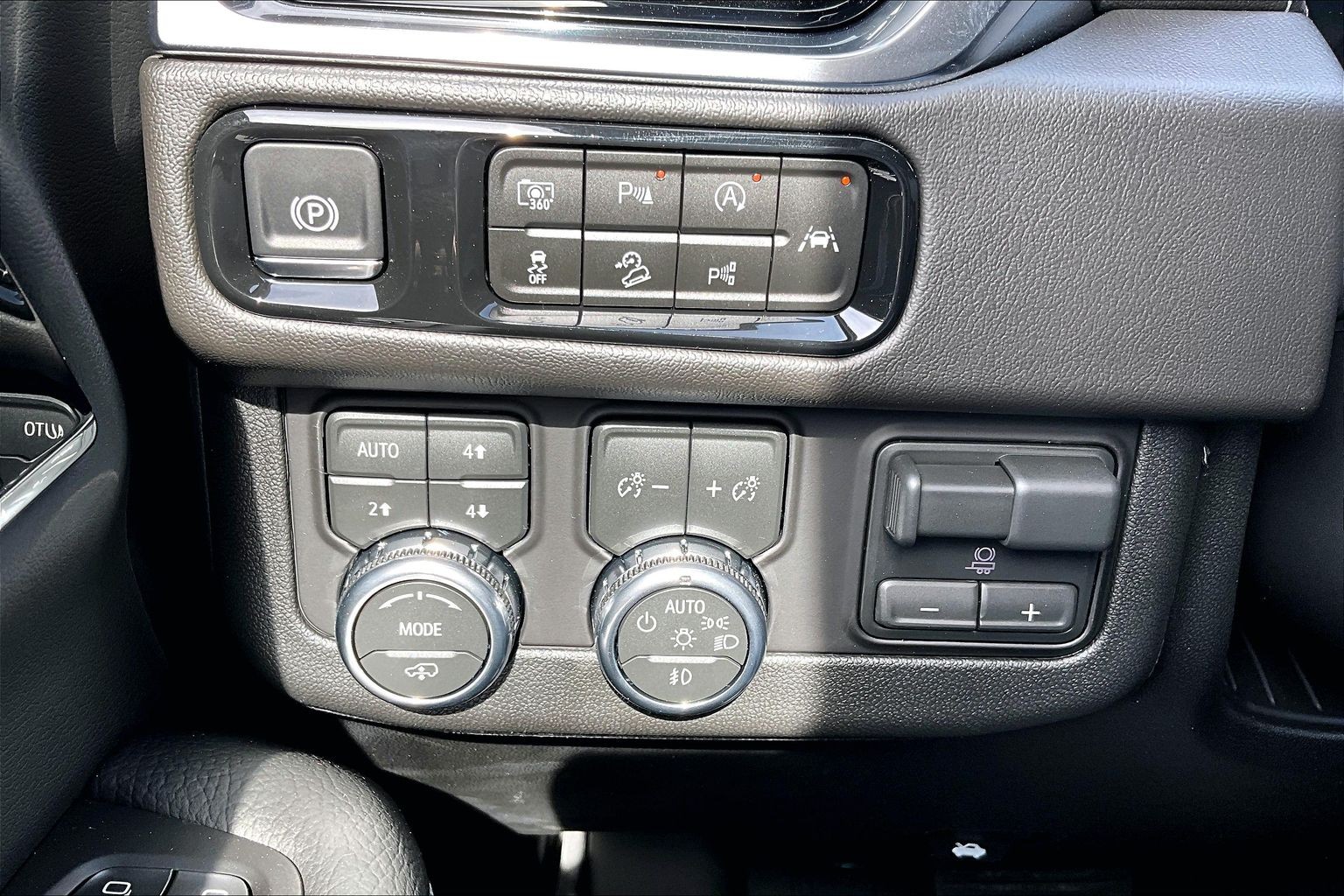 2026 GMC Yukon XL Denali - Photo 19