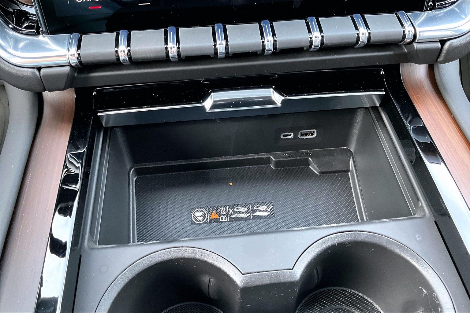 2026 GMC Yukon XL Denali - Photo 29