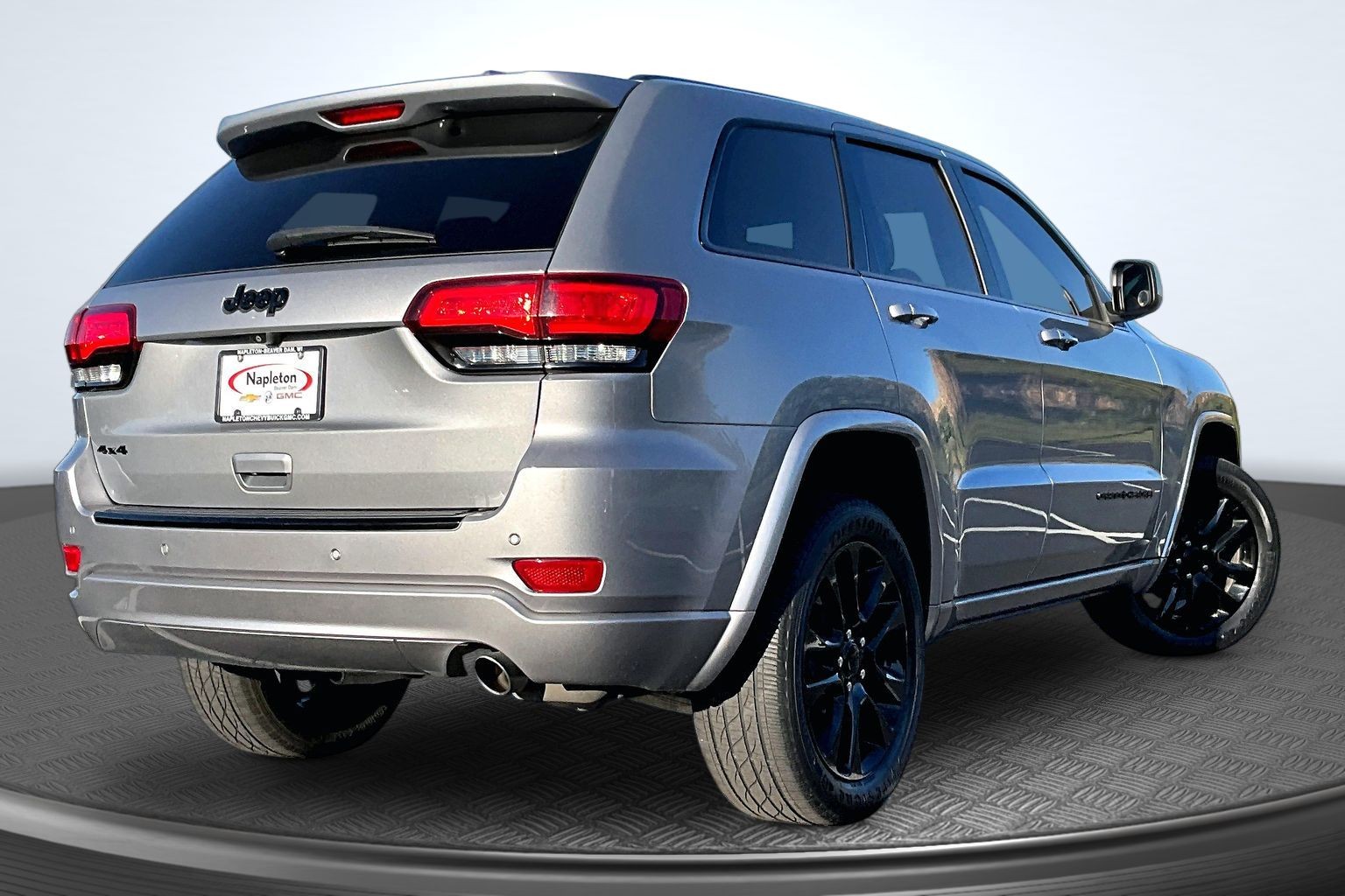 Used 2018 Jeep Grand Cherokee Altitude with VIN 1C4RJFAG7JC123443 for sale in Beaver Dam, WI