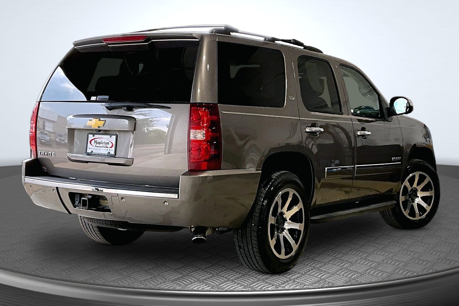 Used 2014 Chevrolet Tahoe LTZ with VIN 1GNSKCE05ER150483 for sale in St. Charles, IL