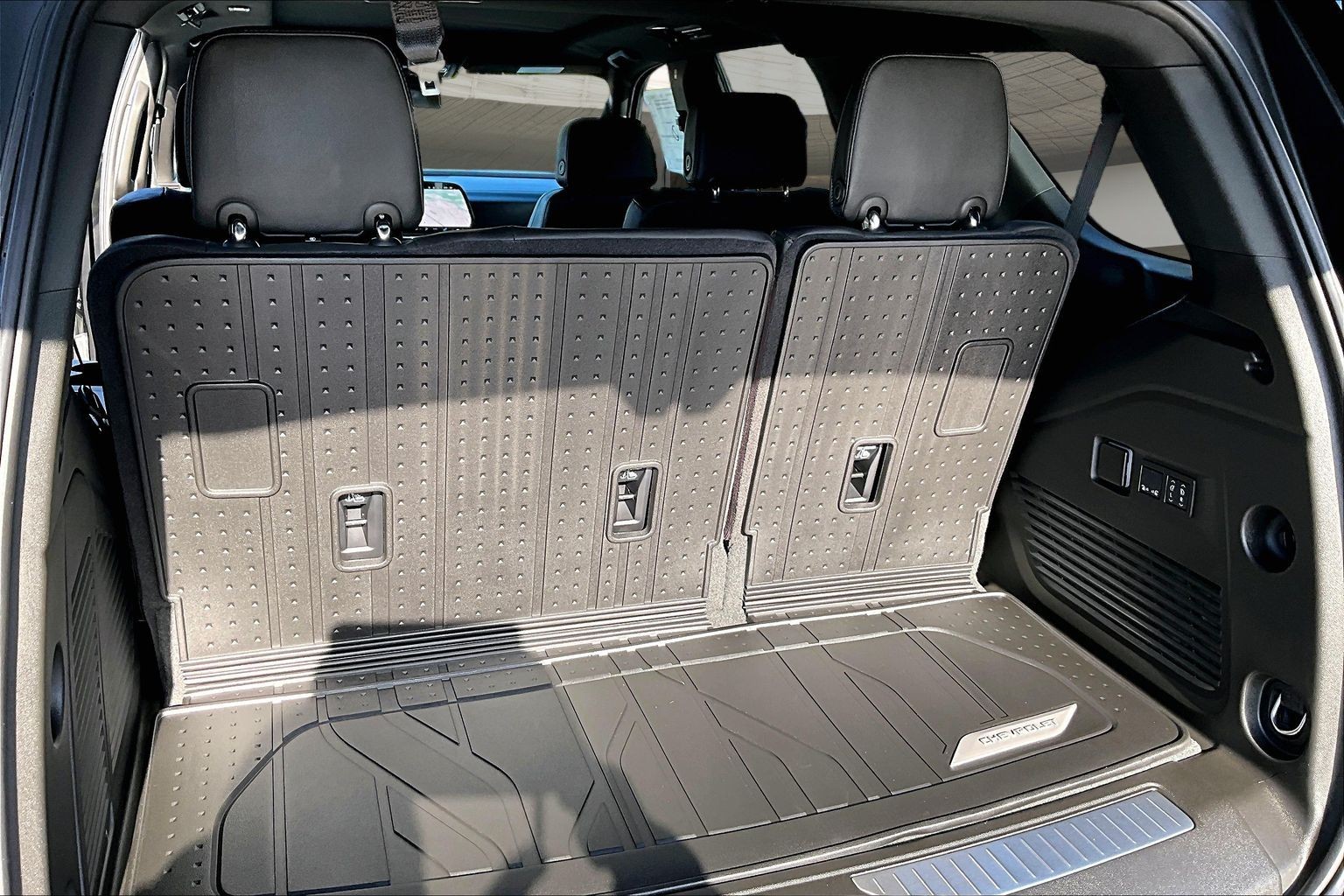 2027 Chevrolet Tahoe Z71 - Photo 5