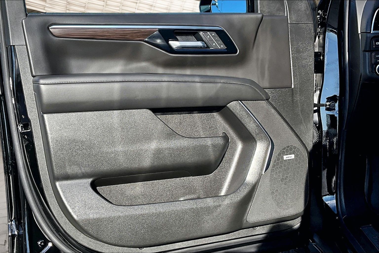 2027 Chevrolet Tahoe Z71 - Photo 9