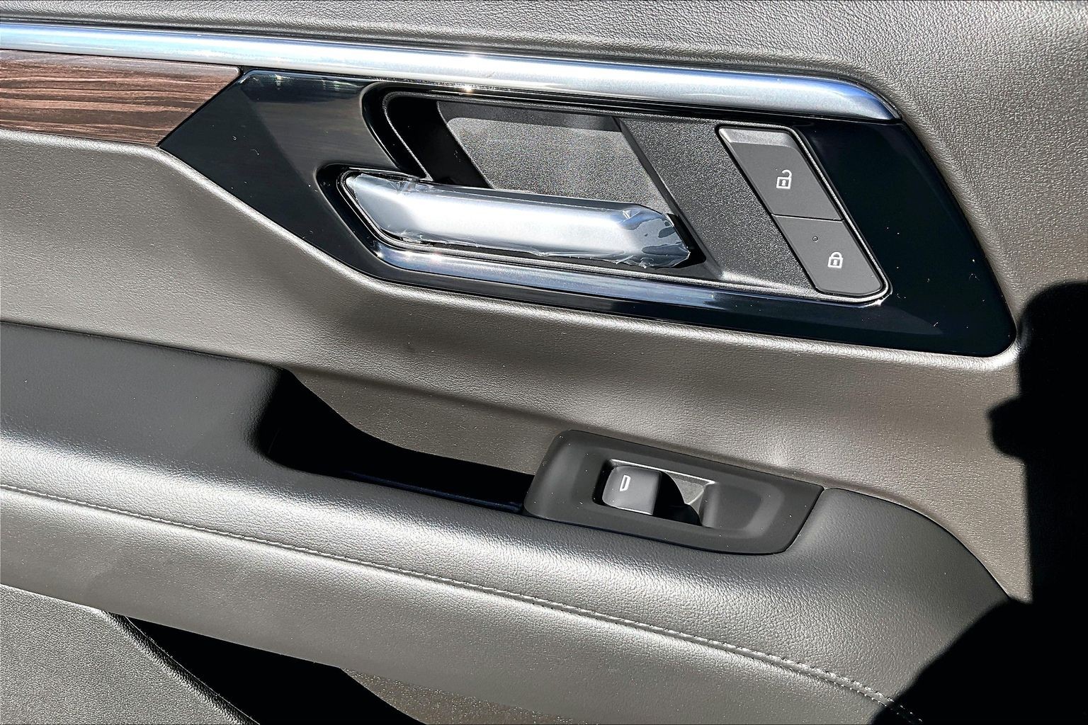 2027 Chevrolet Tahoe Z71 - Photo 18
