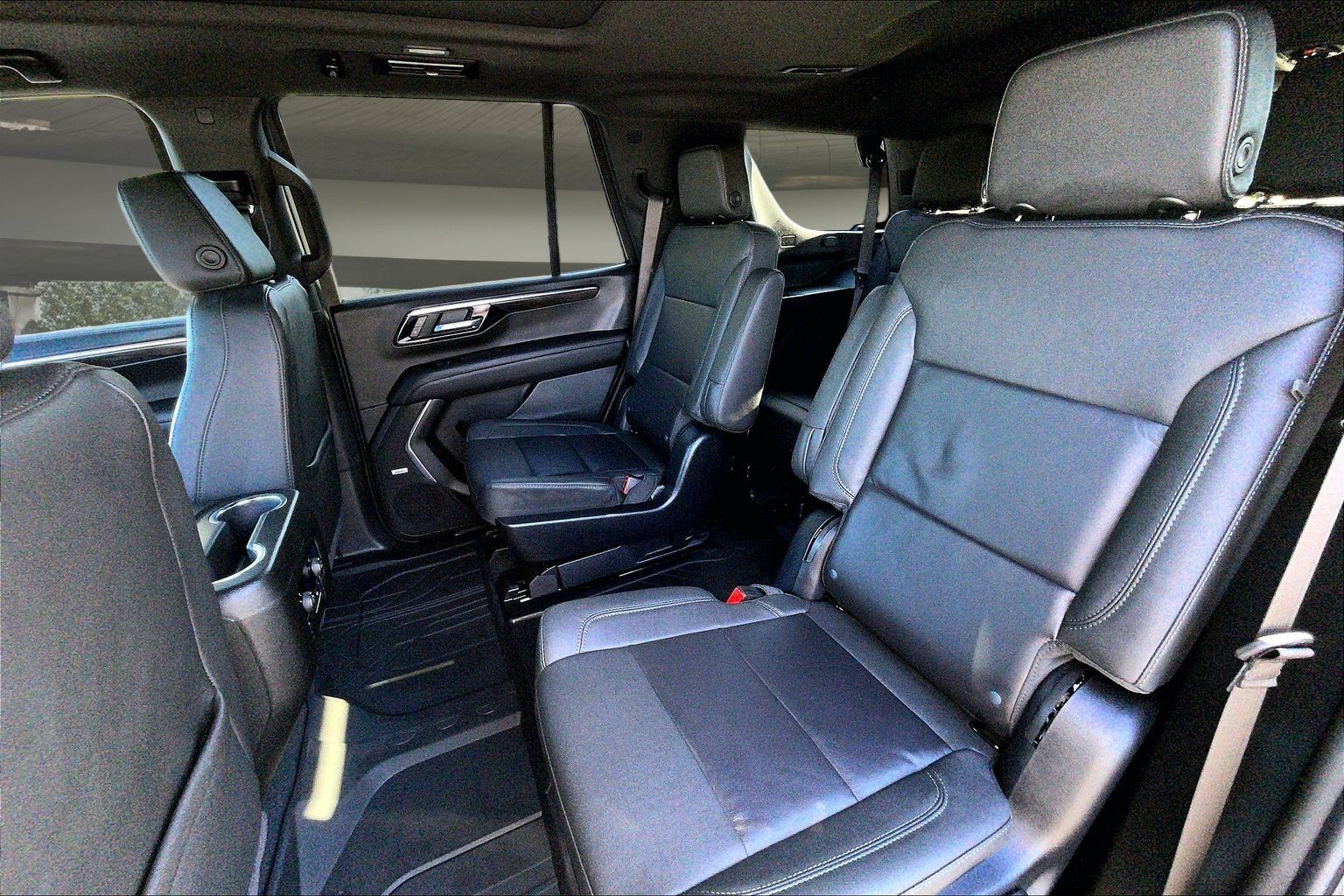 2027 Chevrolet Tahoe Z71 - Photo 32