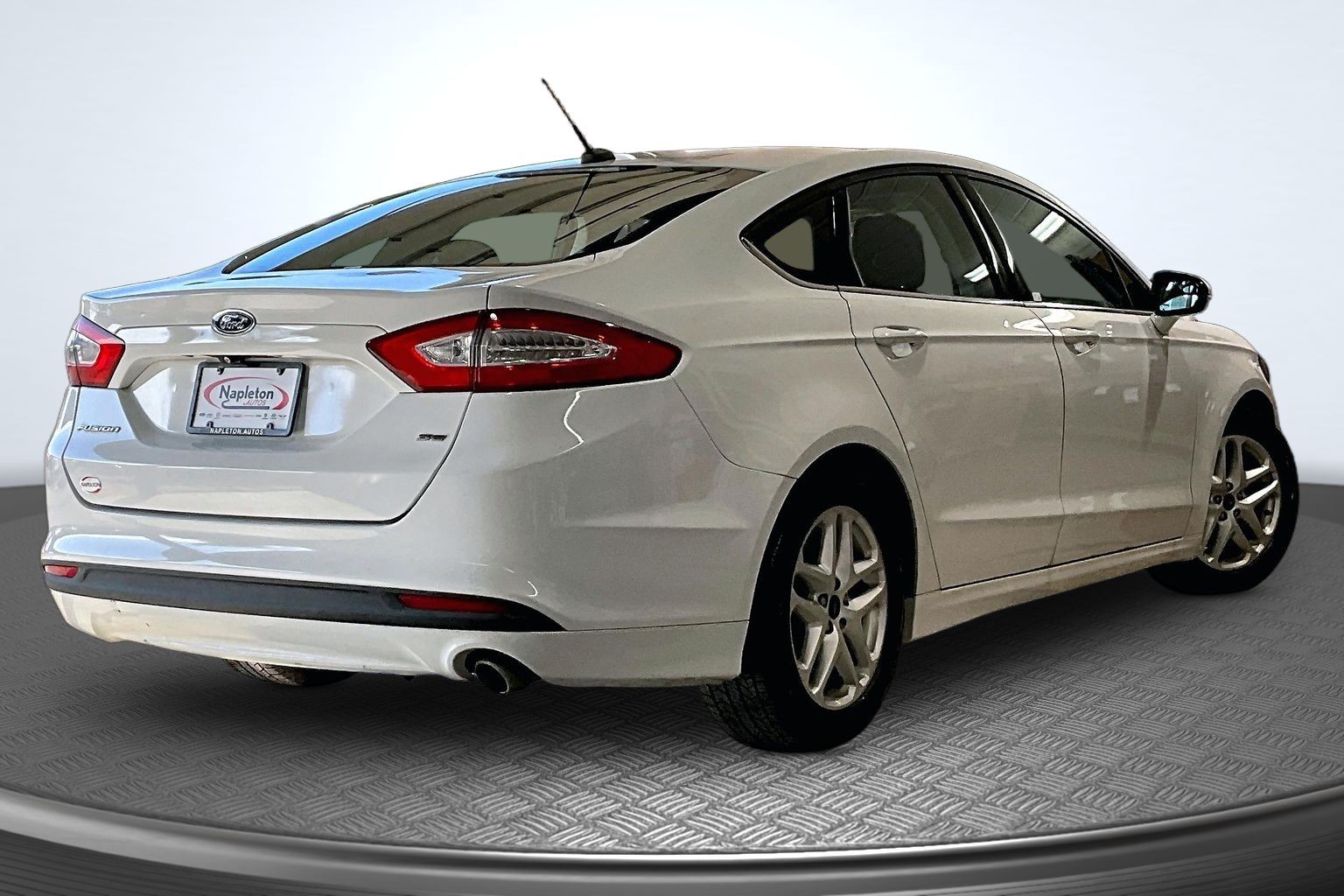 Used 2015 Ford Fusion SE with VIN 1FA6P0H72F5121105 for sale in St. Charles, IL