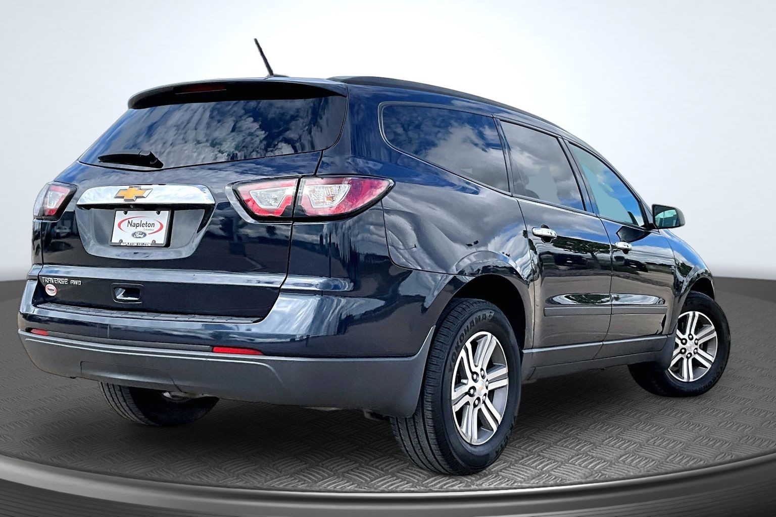 Used 2017 Chevrolet Traverse LS with VIN 1GNKVFEDXHJ275879 for sale in Columbus, WI