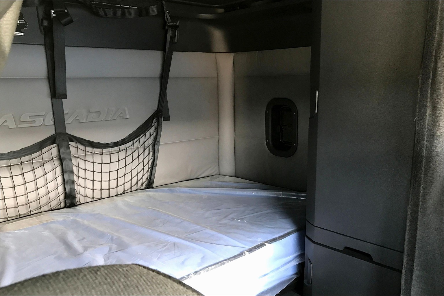 freightliner cascadia mattress