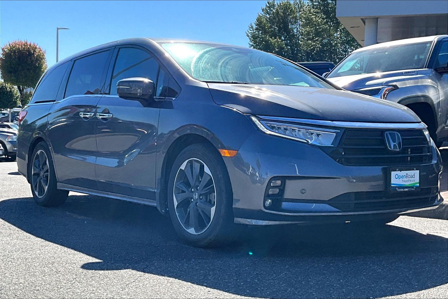 Gray (Sonic Grey Pearl) 2023 Honda Odyssey Touring FWD Minivan Front-Wheel Drive Automatic