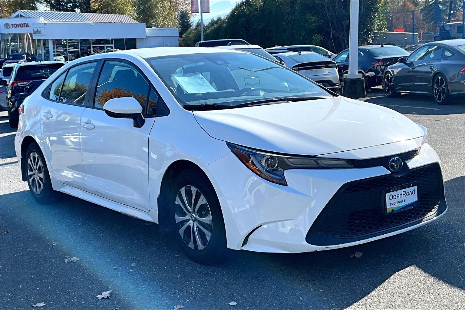 Super White 2022 Toyota Corolla Hybrid Sedan Automatic