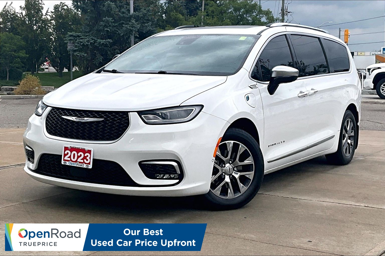 Bright White 2023 Chrysler Pacifica Hybrid Minivan Front-Wheel Drive Automatic