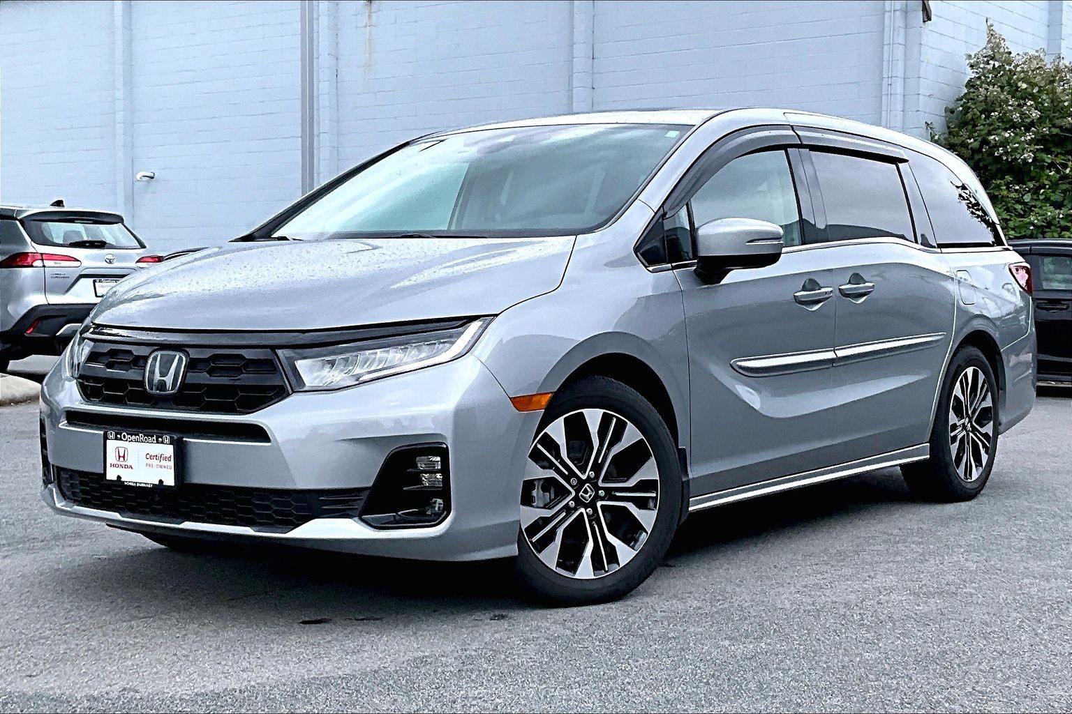 SOLAR REFLECTION SILVER METALLIC 2025 Honda Odyssey Touring FWD Minivan Front-Wheel Drive Automatic