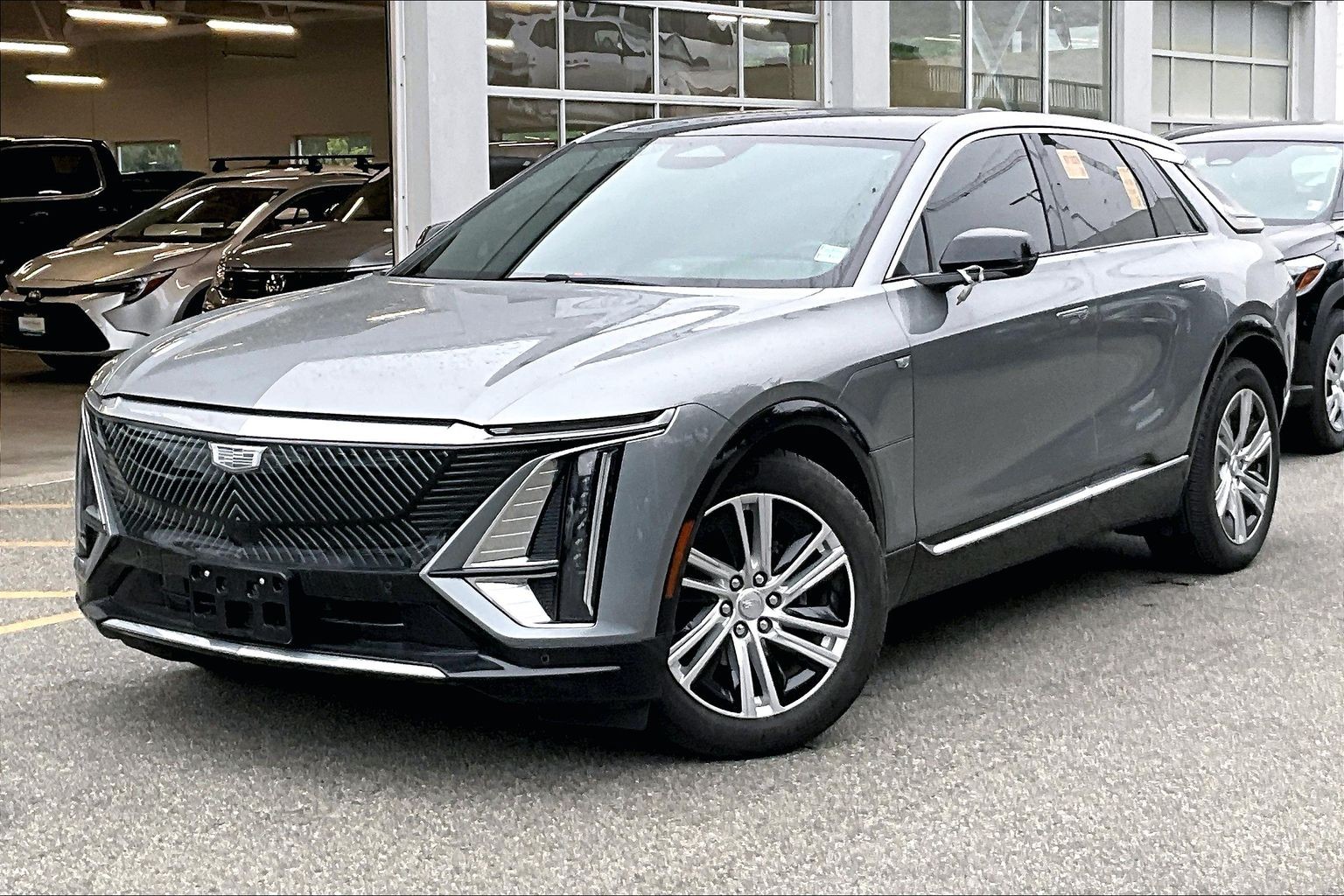 Argent Silver Metallic 2024 Cadillac LYRIQ Tech RWD SUV / Crossover Rear-Wheel Drive Automatic