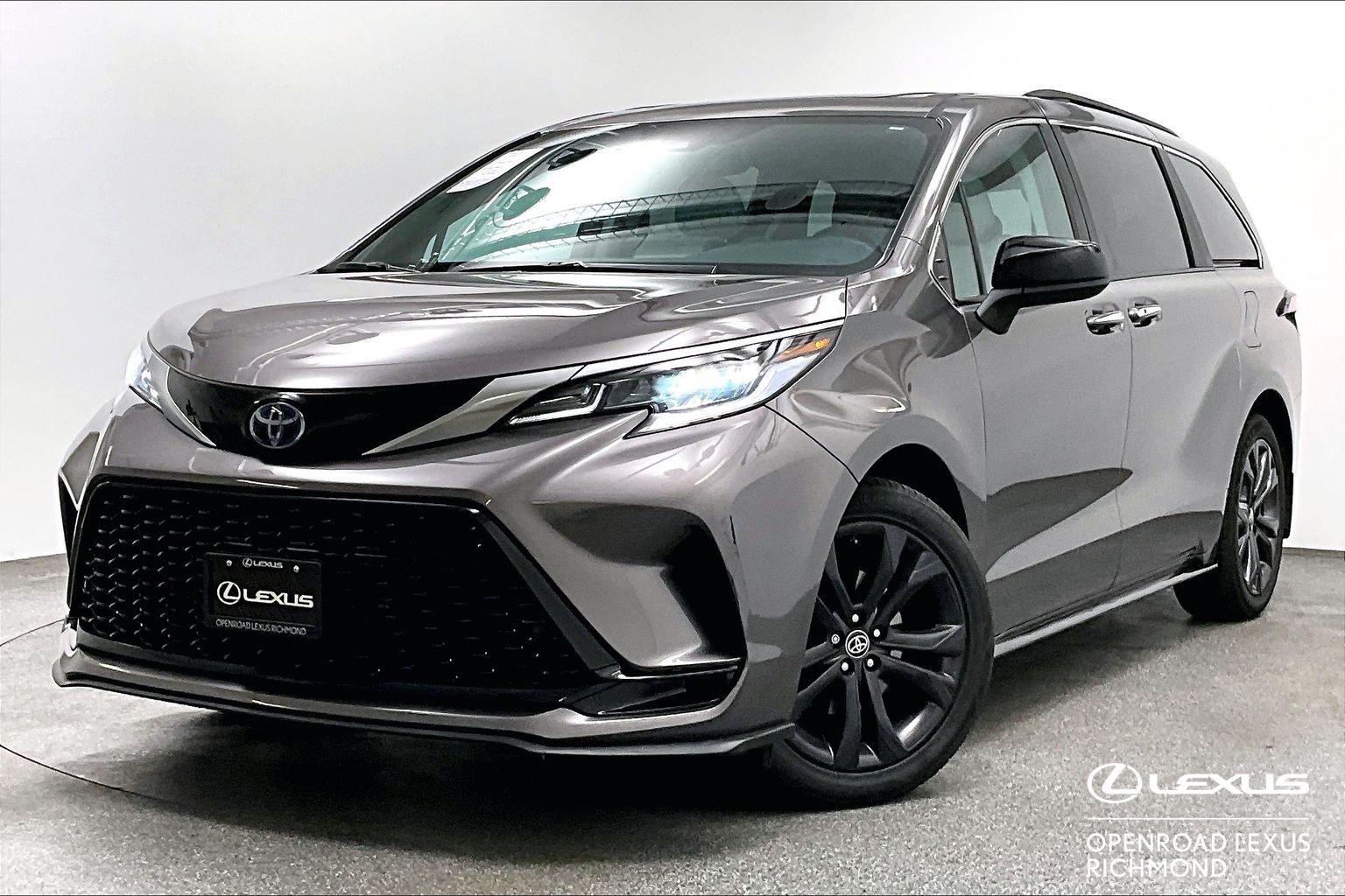 Gray 2022 Toyota Sienna Minivan Front-Wheel Drive Automatic