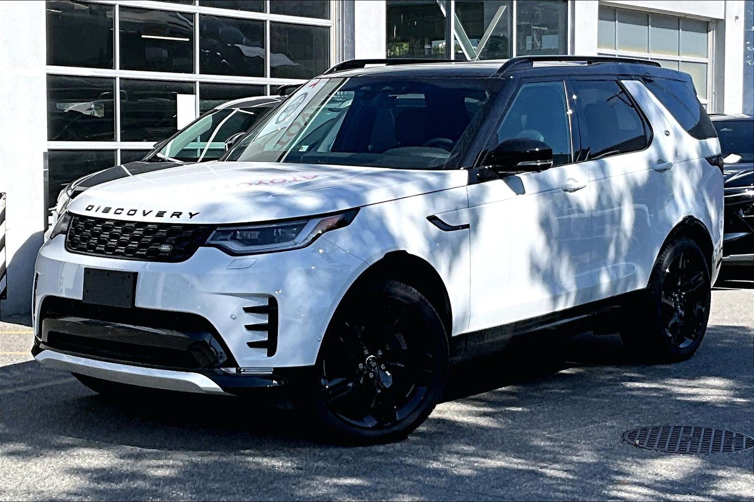 Fuji White 2025 Land Rover Discovery SUV / Crossover All-Wheel Drive Automatic