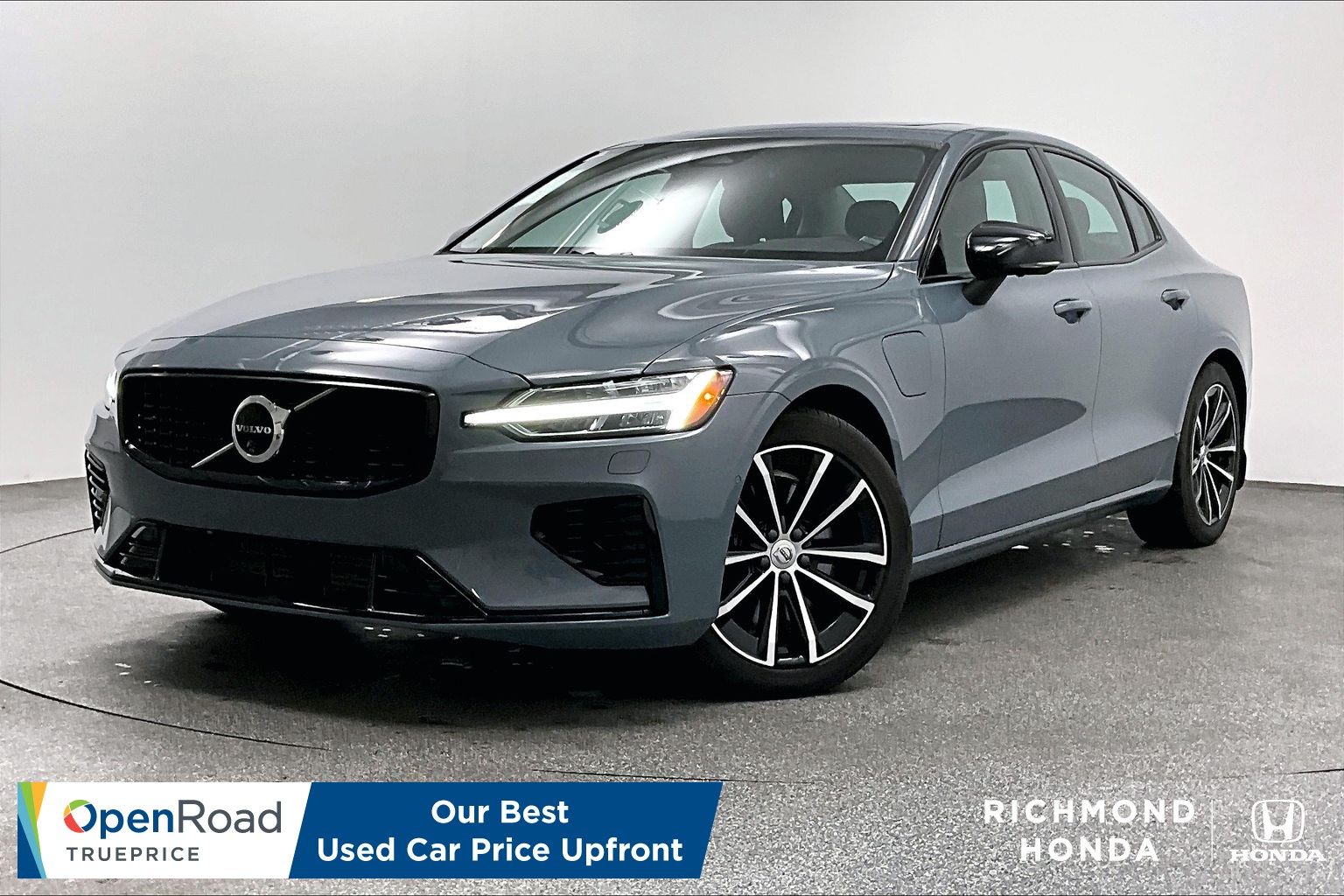 Gray (Platinum Grey Metallic) 2024 Volvo S60 Sedan All-Wheel Drive Automatic